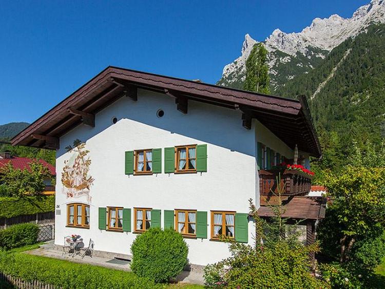 Ferienhaus Almröserl mit Karwendel