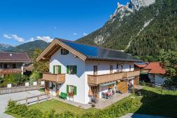 Ferienhaus Mittenwald Stoaroeserl Außenansicht Ferienhaus Mittenwald Stoaroeserl Außenansicht