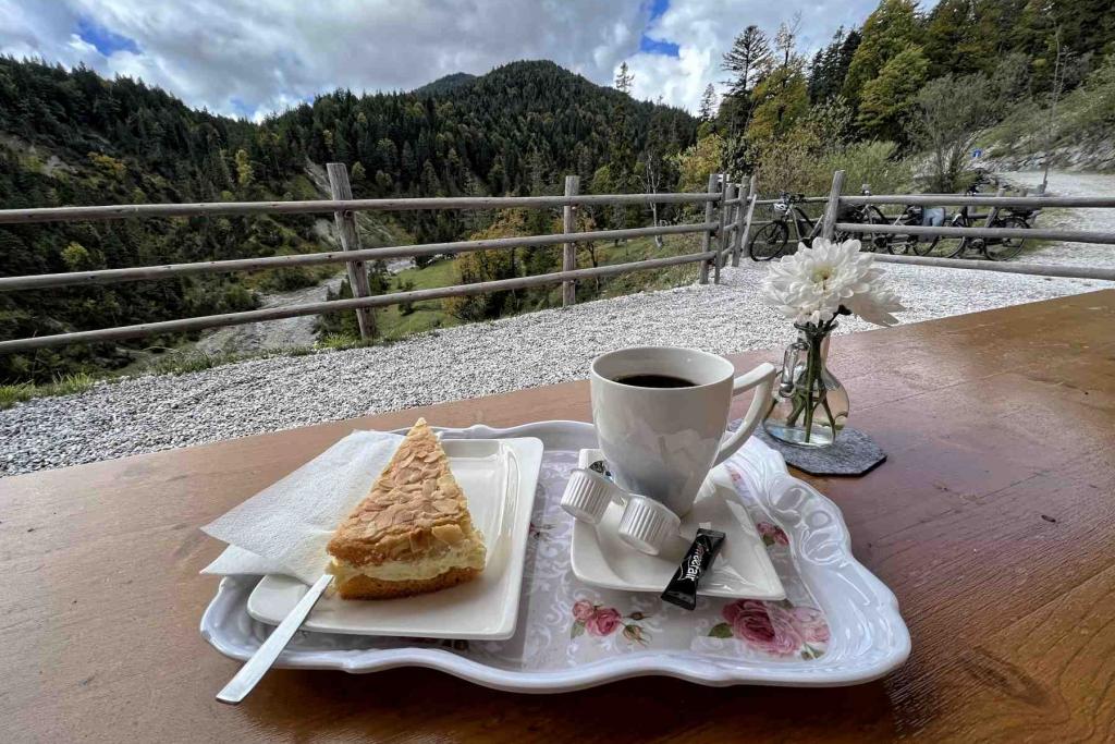 Einkehr Kaffee Kuchen Finzalm