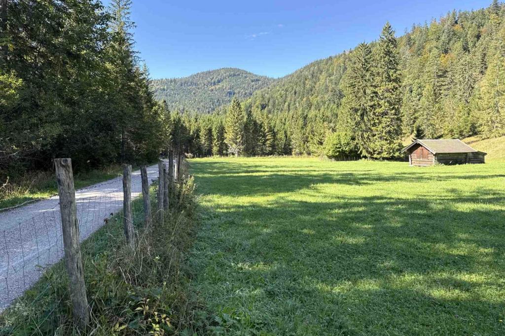 Weg zwischen Barmsee und Krün